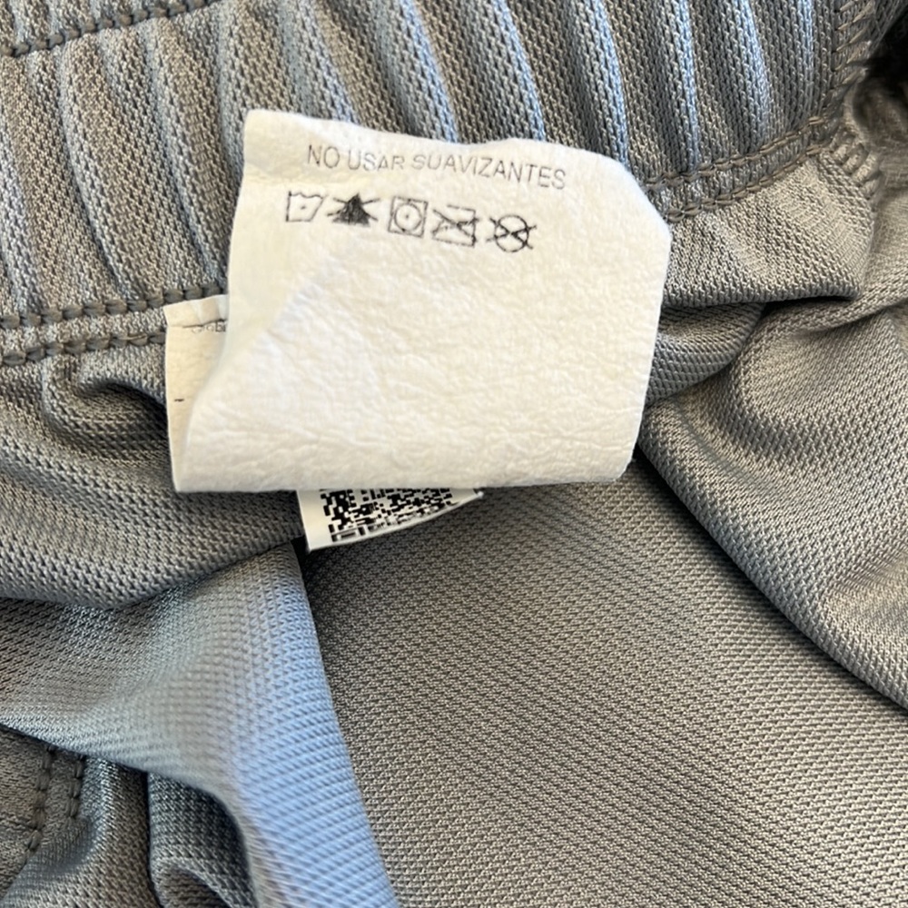 Under‎ Armor Women’s Gray Shorts - Picture 6 of 6